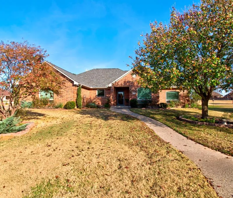 1321 Kiowa Drive E, Lake Kiowa TX 76240