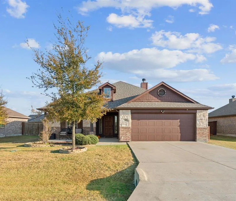 105 Cherry Point Drive, Palmer TX 75152