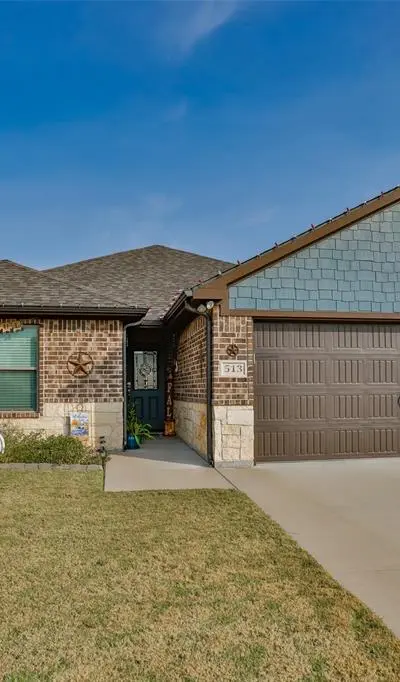 513 Pathfinder Street, Collinsville TX 76233
