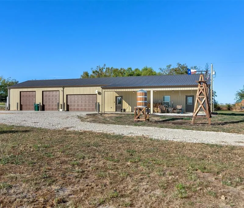 1158 County Road 1240, Savoy TX 75479