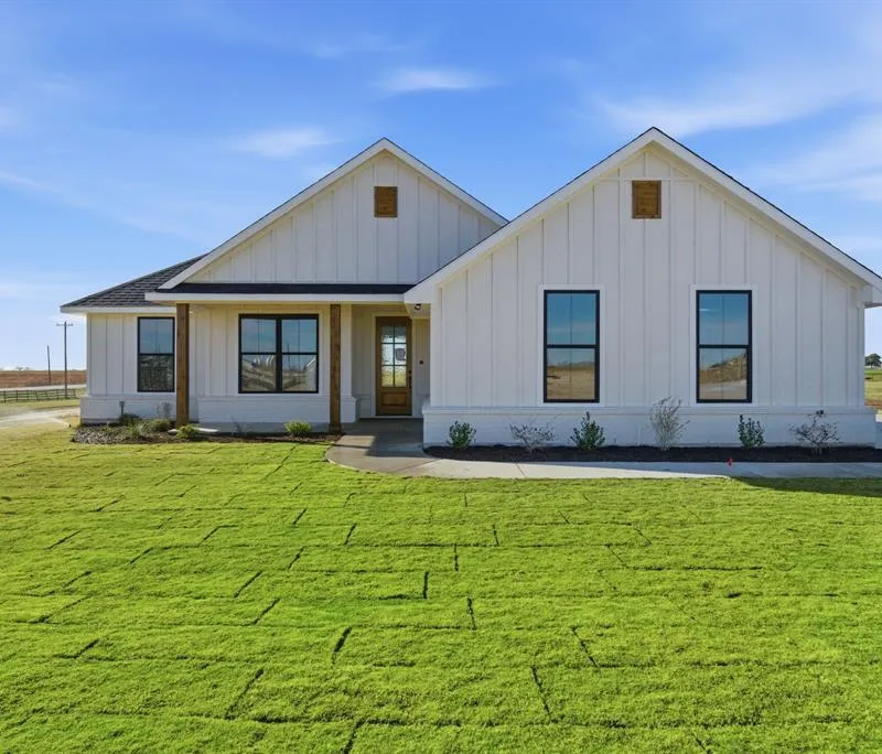 1001 Paramount Drive, Cresson TX 76035