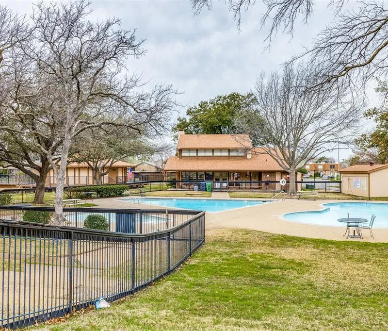2016 Westbain Drive, Arlington TX 76015