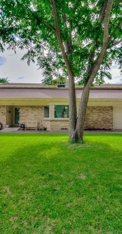 4321 Woodlake Drive, Lake Worth TX 76135