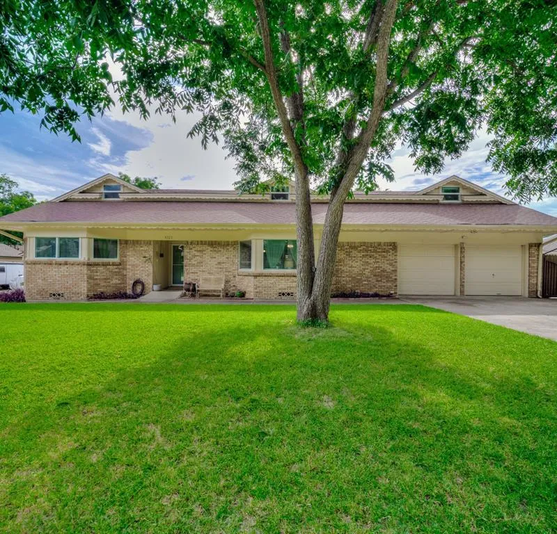 4321 Woodlake Drive, Lake Worth TX 76135