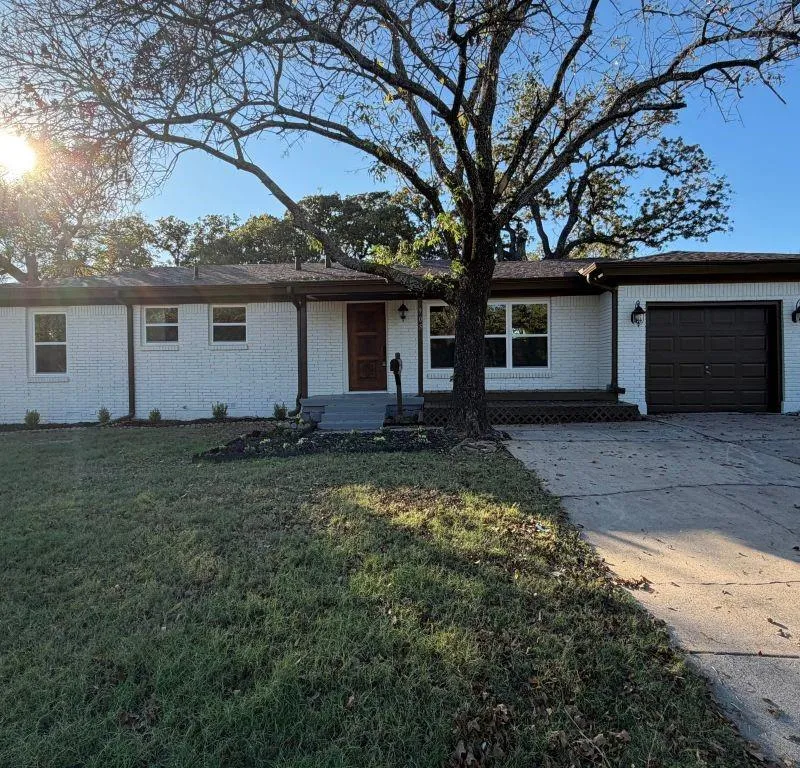 905 Brown Trail, Bedford TX 76022