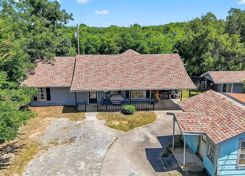 602 1/2 W Grand Street, Whitewright TX 75491