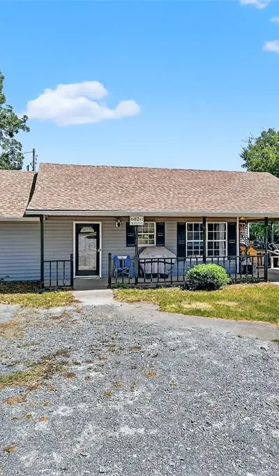 602 1/2 W Grand Street, Whitewright TX 75491 - Photo 2