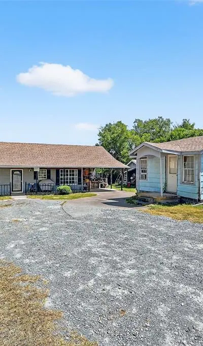 602 1/2 W Grand Street, Whitewright TX 75491 - Photo 3