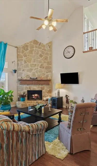 305 Fountain Creek Court, Ovilla TX 75154 - Photo 3