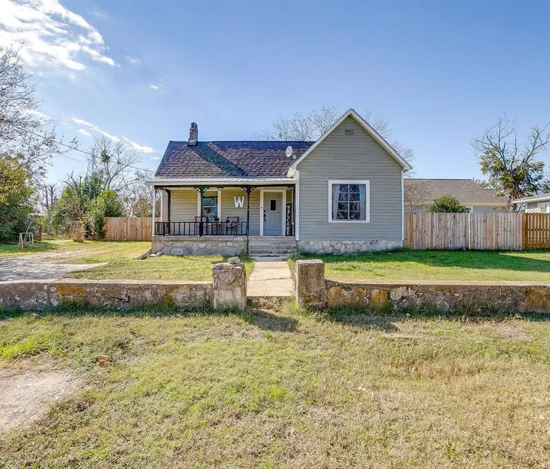 610 N Mesquite Street, Hico TX 76457