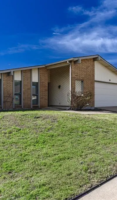 3510 Chamberland Drive, Arlington TX 76014 - Photo 2