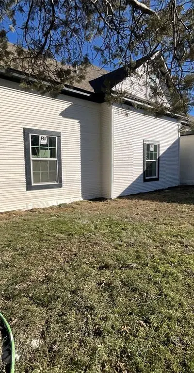 207 College Street, Chico TX 76431 - Photo 2