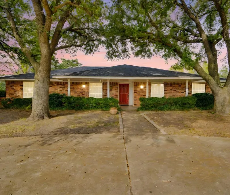 214 Willow Creek Lane, Ovilla TX 75154