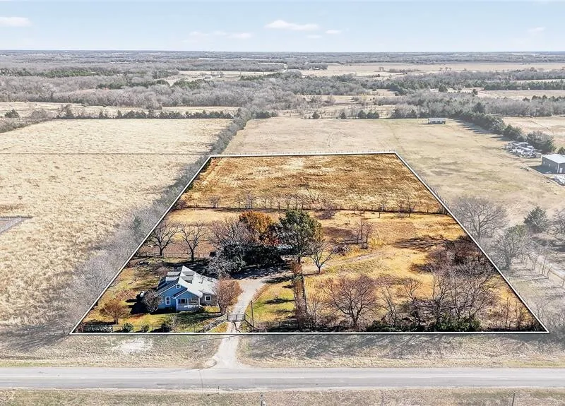 1883 S Fm 2077, Dodd City TX 75438