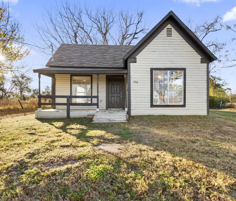 202 S Dunbar Lane, Emory TX 75440