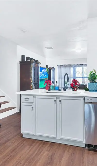 5722 Firethorn Drive, Dallas TX 75249 - Photo 2
