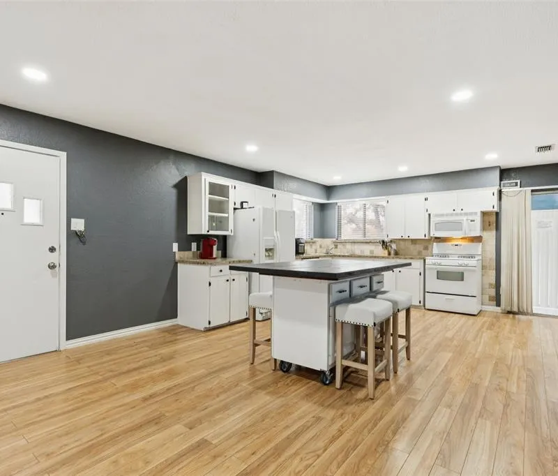 102 Woodland Drive, Highland Village TX 75077