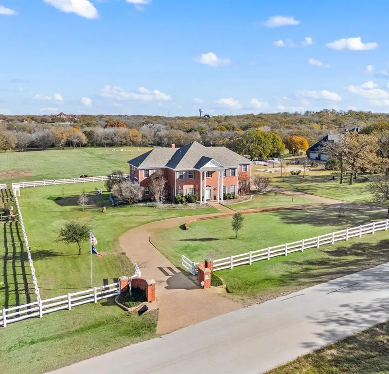 1077 Cardinal Drive, Bartonville TX 76226