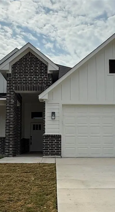2613 Chestnut Avenue, Fort Worth TX 76164