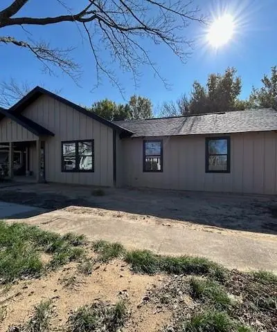 415 W Walnut Street, Whitewright TX 75491