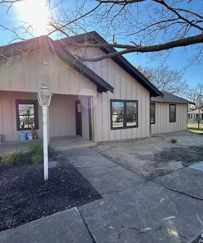 415 W Walnut Street, Whitewright TX 75491 - Photo 2
