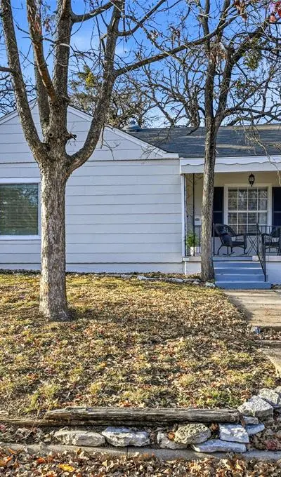 2129 Cardinal Lane, Fort Worth TX 76111 - Photo 3