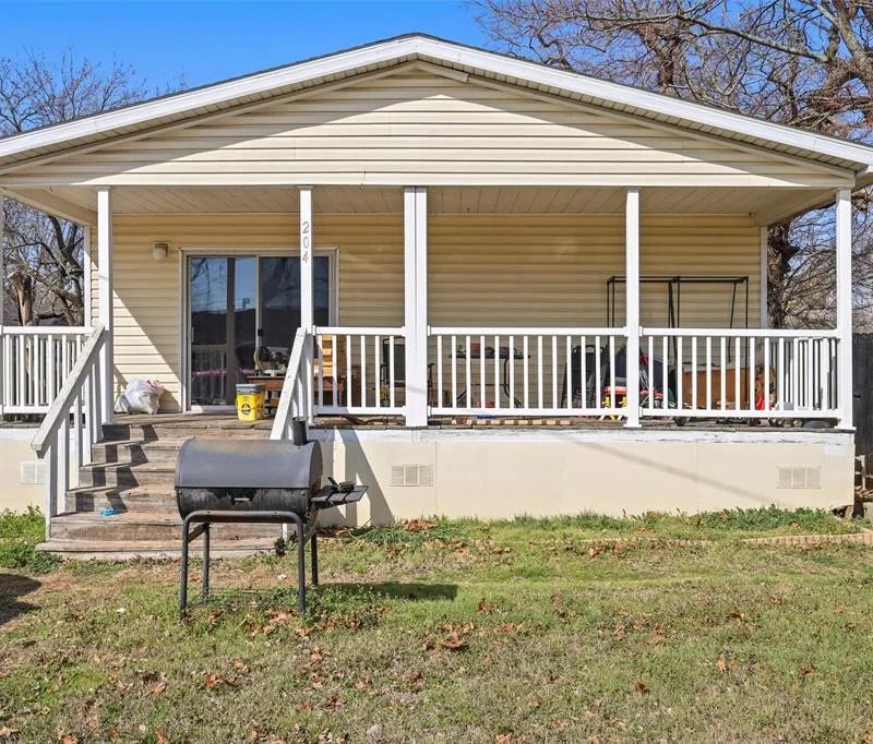 204 S Wickham Street, Alvord TX 76225
