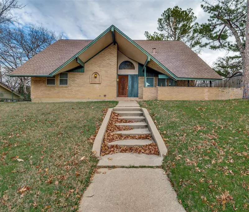 1905 Huntington Drive, Grand Prairie TX 75051