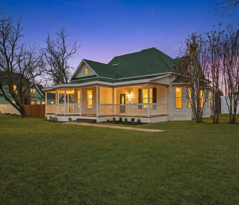 208 S Main Street, Collinsville TX 76233
