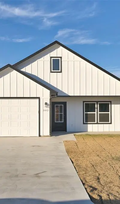 302 W Pine Street, Whitewright TX 75491 - Photo 2