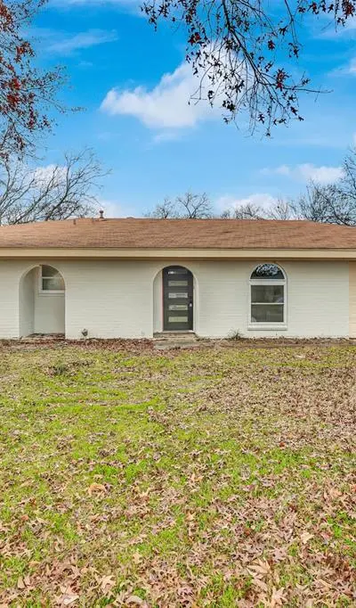 6916 Rebel Road, Forest Hill TX 76140