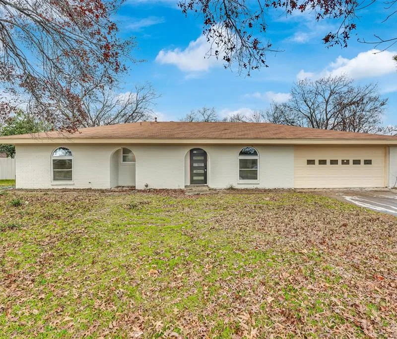 6916 Rebel Road, Forest Hill TX 76140