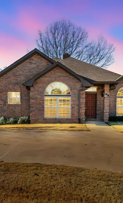 100 San Chez Drive, Lake Kiowa TX 76240