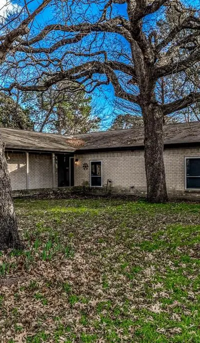 2108 Warwick Drive, Arlington TX 76015