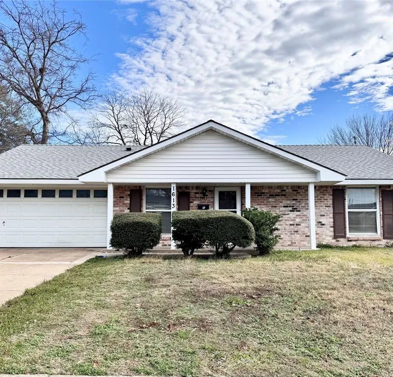 1613 Squire Court, Grand Prairie TX 75051