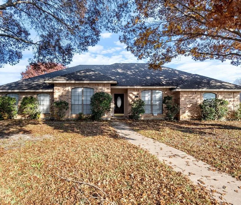 1331 Briarmeade Drive, Duncanville TX 75137