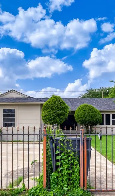 1017 Hoke Smith Drive, Dallas TX 75224