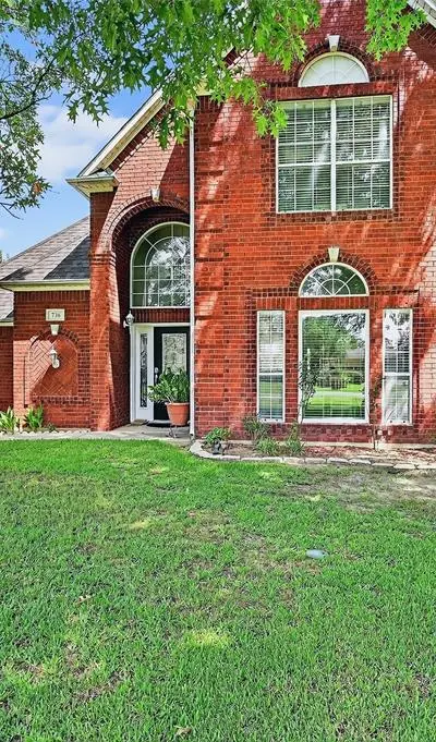 736 W Kiowa Drive, Lake Kiowa TX 76240