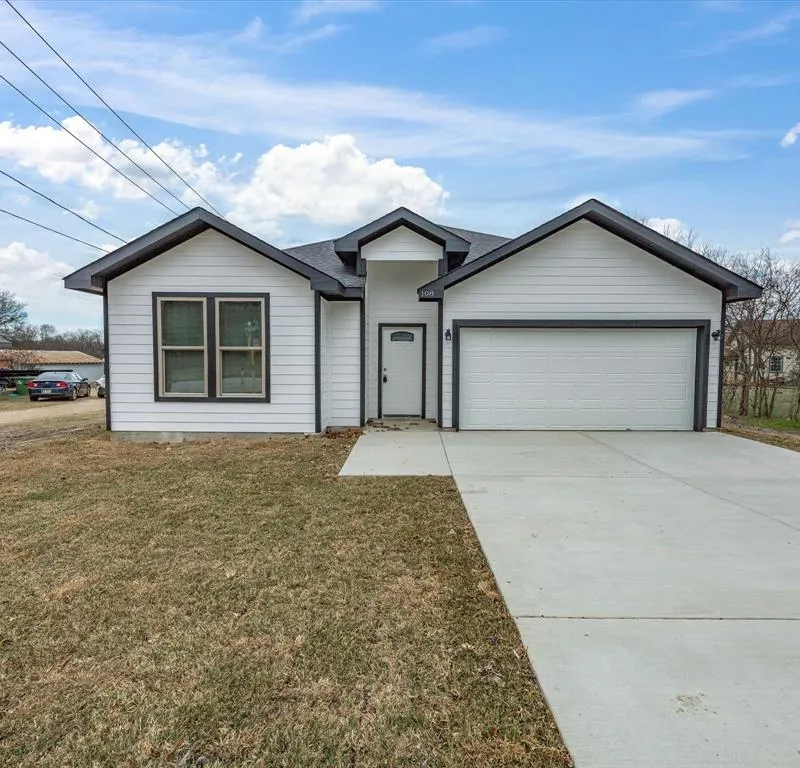 108 N Couch Street, Italy TX 76651