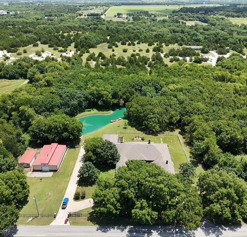 636 Possom Trot Hollow Road, Whitewright TX 75491