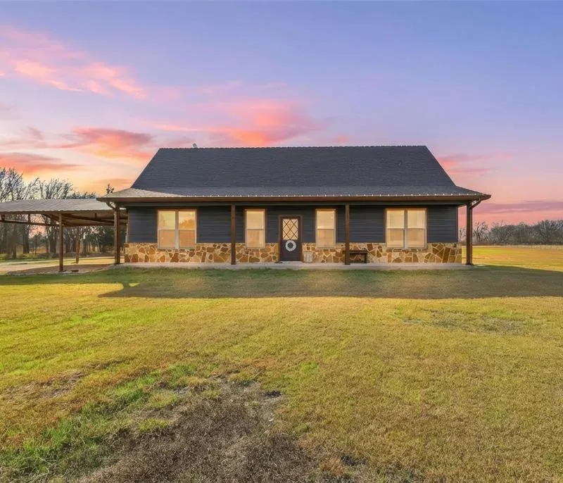 689 Stafford Road, Italy TX 76651