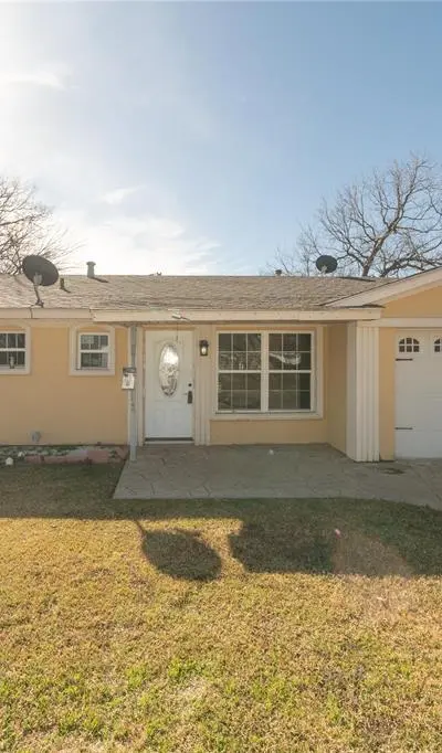 913 Russell Road, Everman TX 76140