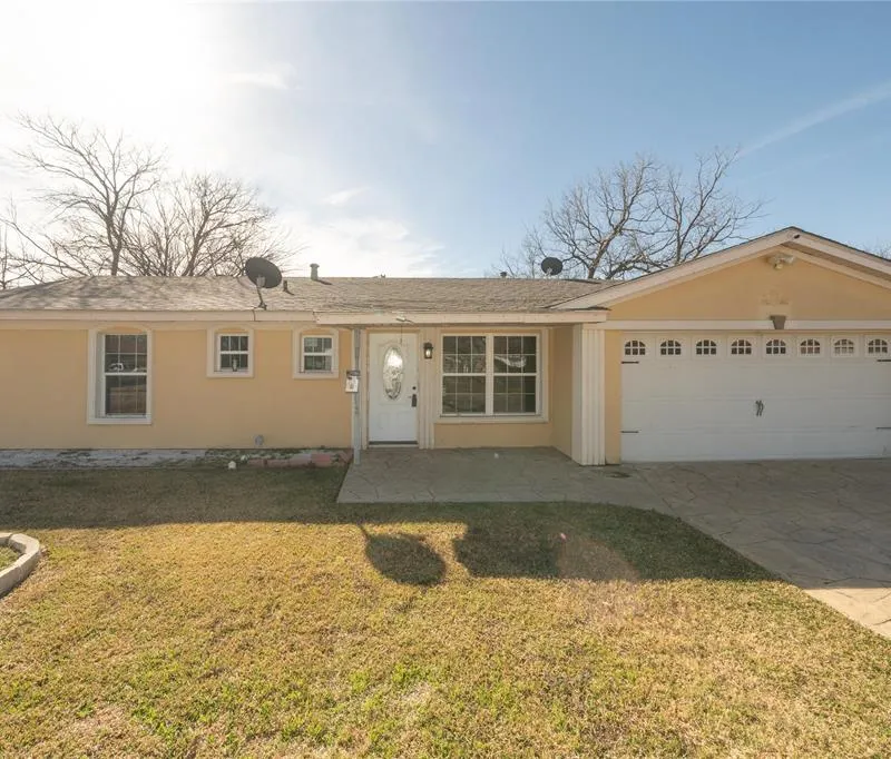 913 Russell Road, Everman TX 76140