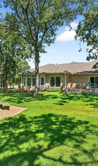 115 E Kiowa Drive, Lake Kiowa TX 76240