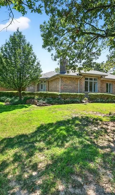 115 E Kiowa Drive, Lake Kiowa TX 76240 - Photo 2
