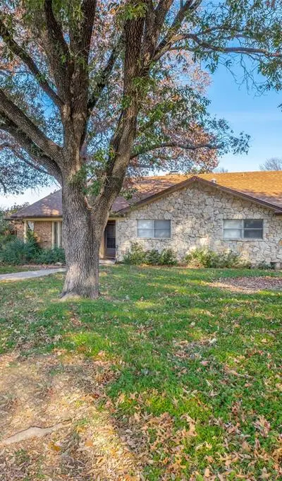 305 Cedar Creek Court, Fort Worth TX 76103 - Photo 2