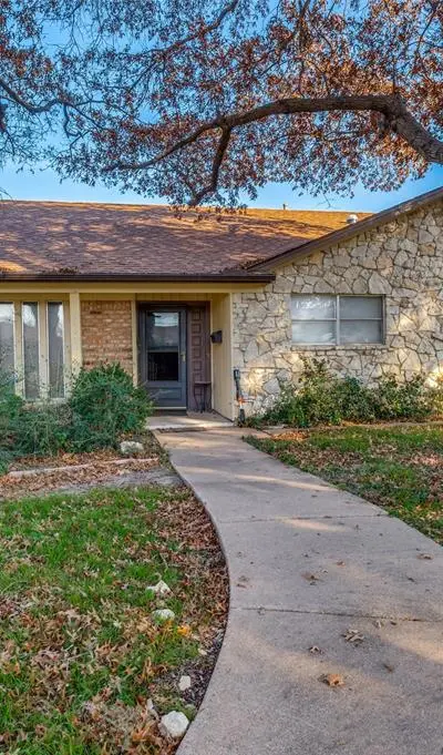 305 Cedar Creek Court, Fort Worth TX 76103 - Photo 3