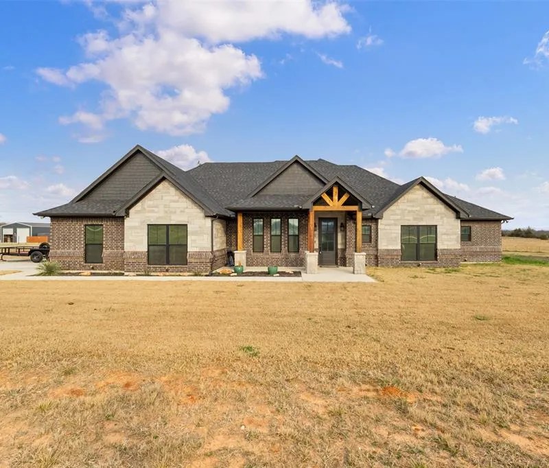 170 Rolling Hills Boulevard, Alvord TX 76225