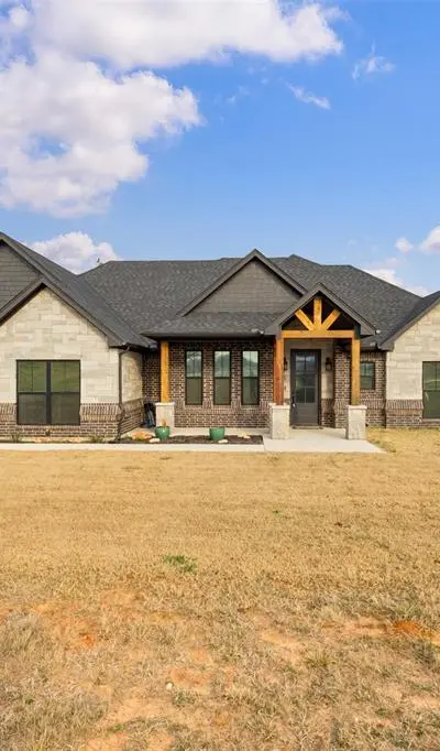 170 Rolling Hills Boulevard, Alvord TX 76225