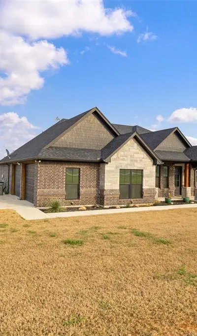 170 Rolling Hills Boulevard, Alvord TX 76225 - Photo 2
